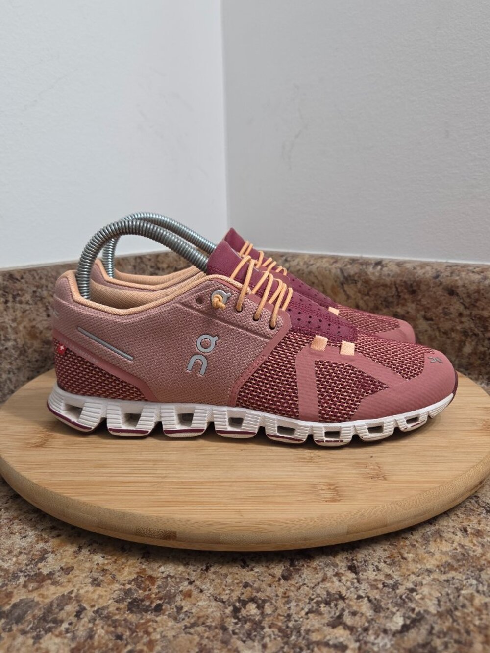 On Cloud Running Womens Running Shoes Sneakers Size 7.5